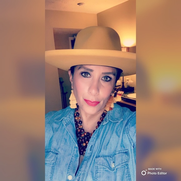 Meet your Posher, Shea - Picture 2 of 2